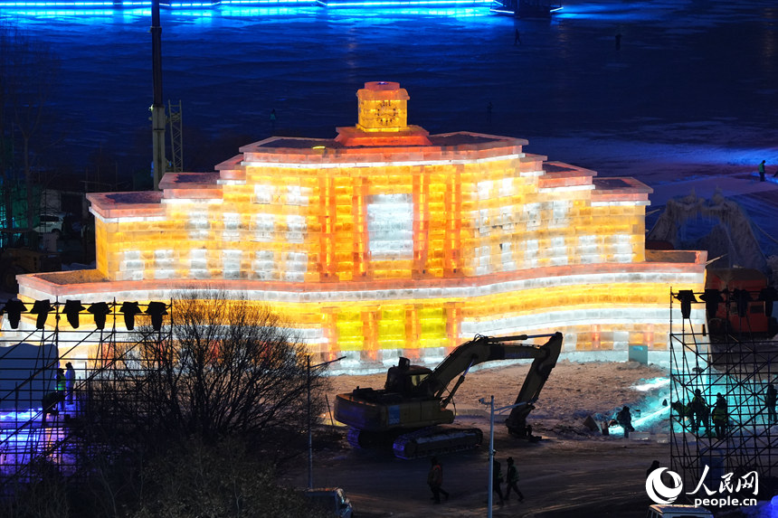 建設中的長春火車站冰建。人民網記者 李洋攝