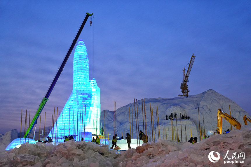 長春冰雪新天地建設現場。人民網記者 李洋攝