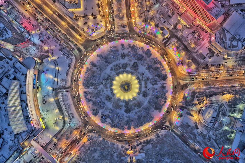 大雪過后，長春新民廣場景觀。人民網記者 李洋攝