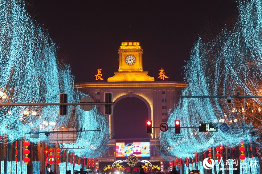 張燈結彩迎客來。人民網記者李洋攝