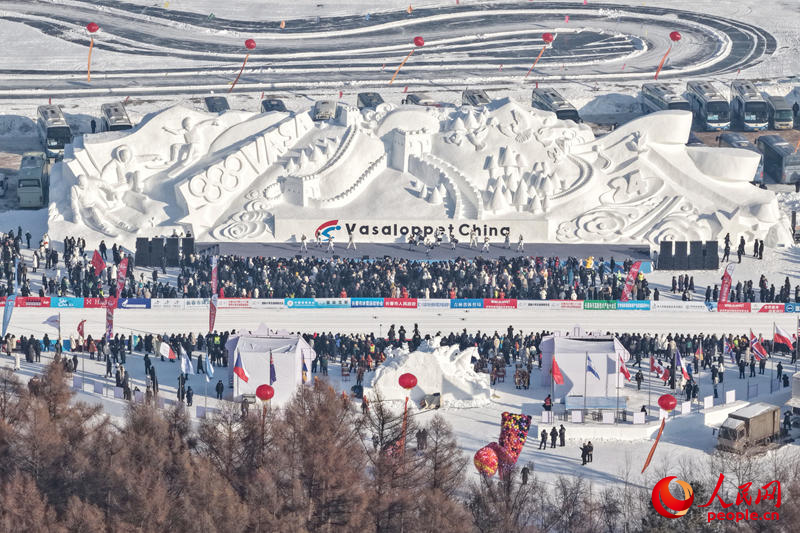 1月4日，第24屆中國長春淨月潭瓦薩國際滑雪節鳴槍開賽。人民網記者 李洋攝