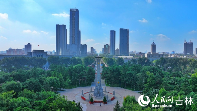 人民廣場內,修繕一新的蘇軍烈士紀念塔。人民網記者 李洋攝