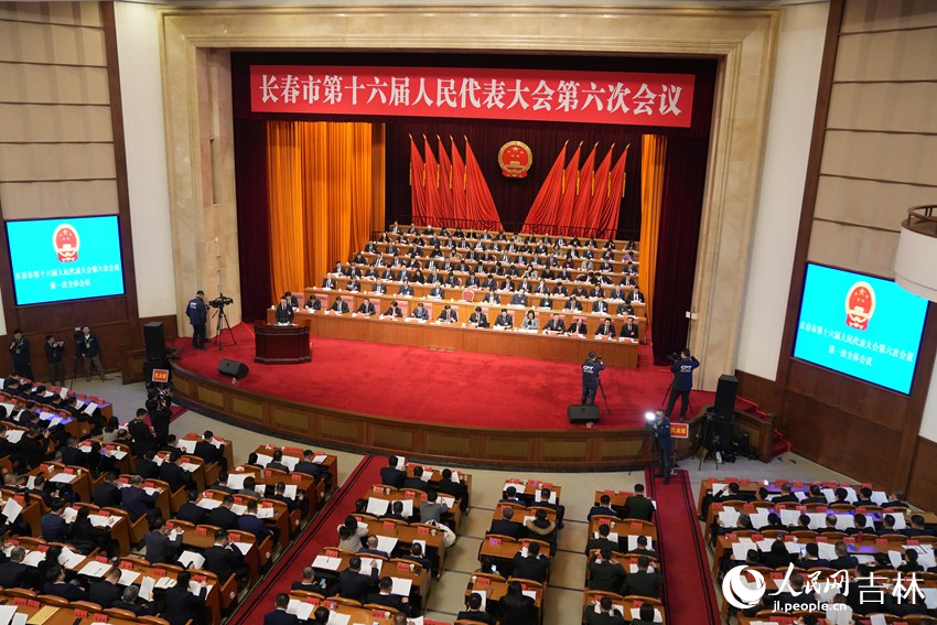 长春市第十六届人民代表大会第六次会议开幕。人民网记者 李洋摄
