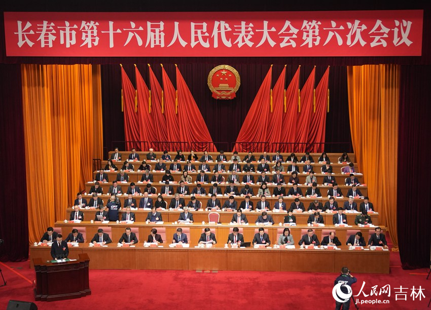 长春市第十六届人民代表大会第六次会议开幕。人民网记者 李洋摄