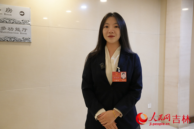 长春市人大代表、一汽—大众汽车有限公司生产材料采购经理薛晓晔。人民网记者 李洋摄
