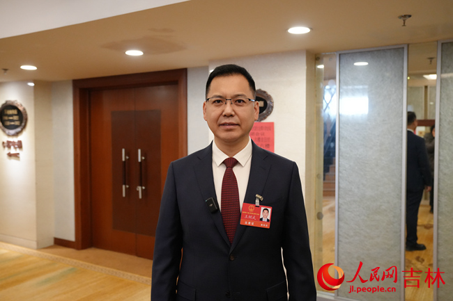 长春市人大代表、吉林省泰华电子股份有限公司董事长王树武。人民网记者 李洋摄