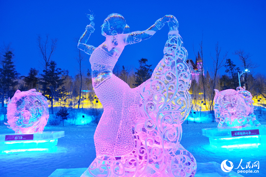 冰雕作品《国色天香》。人民网记者 李洋摄