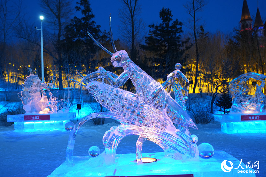 精美的冰雕作品。人民网记者 李洋摄