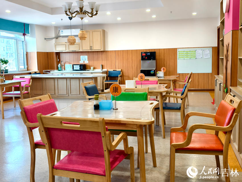 亲亲园养老护理康复中心老人食堂。人民网记者 关思聪摄