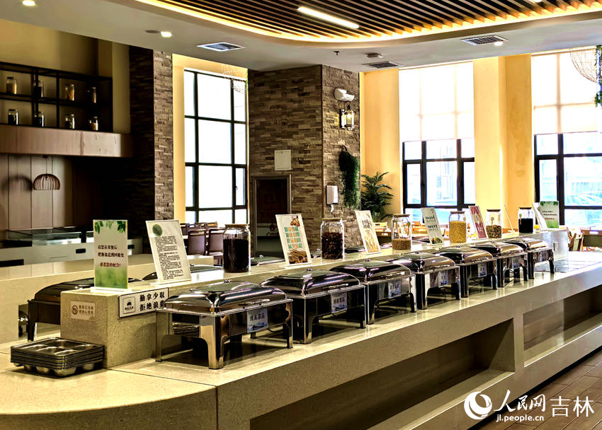 国色天莲康养社区老人食堂。人民网记者 王海跃摄