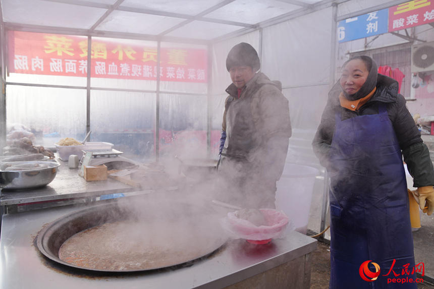 东北美食猪肉炖血肠。人民网记者 李洋摄