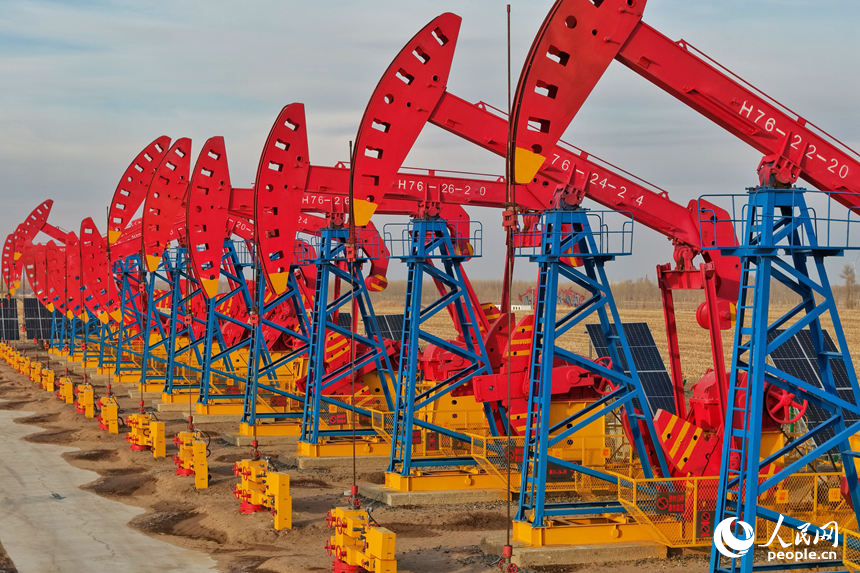 吉林油田黑72区块平台4场景。人民网记者 李洋摄