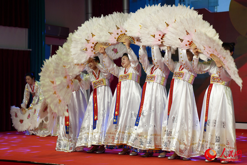 舞蹈《祝福祖国》。人民网记者 李洋摄 
