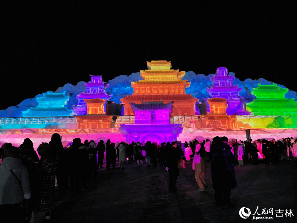 2月13日，长白雪韵浓，云顶天宫瑞雪贺佳节。人民网记者 王帝元摄