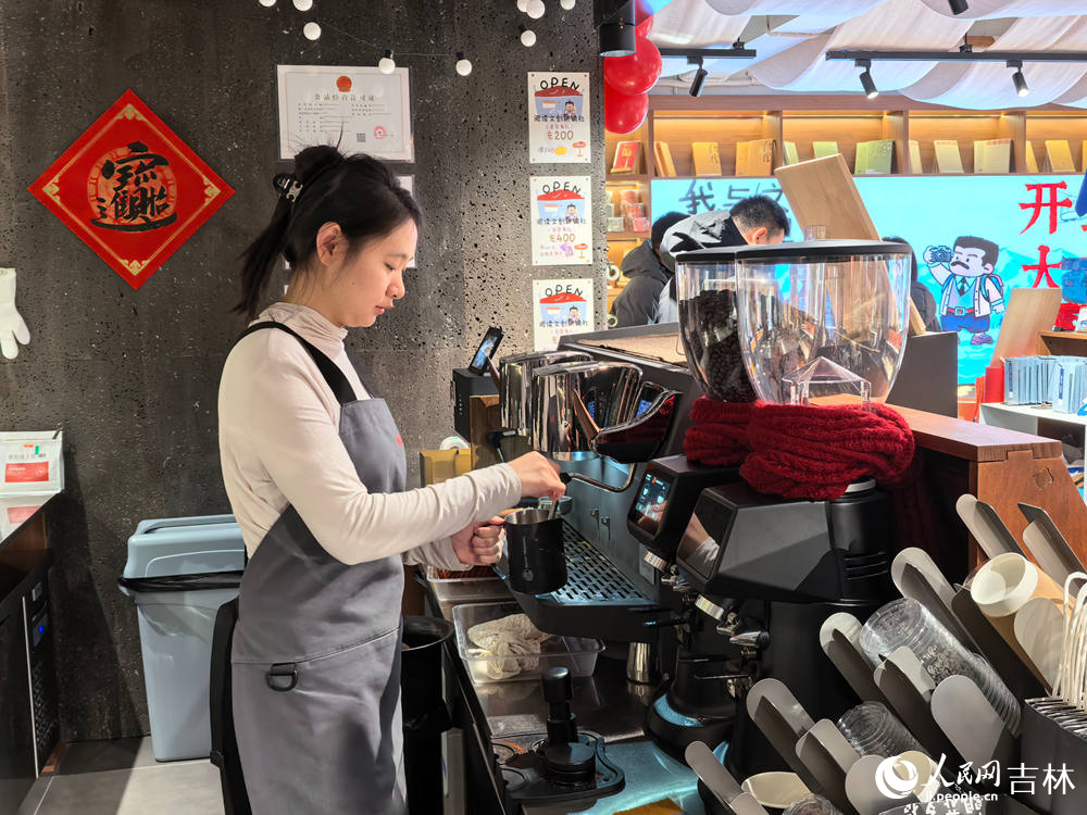 新春走基层丨春京西老中青三代的守望(图7)