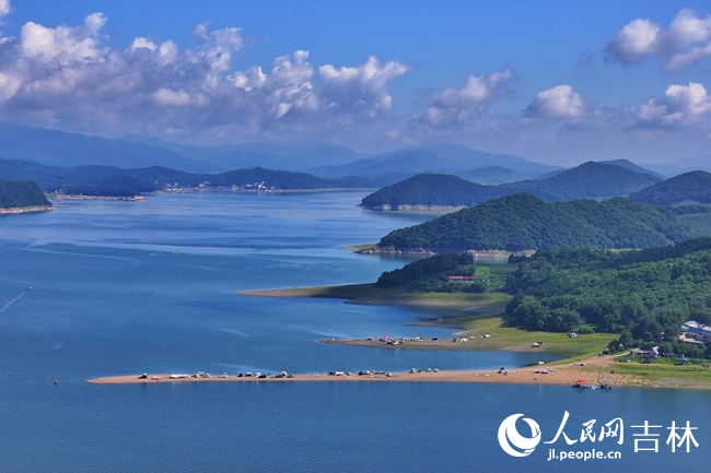 吉林市松花湖风景区生态环境向好向优。人民网记者 李洋摄