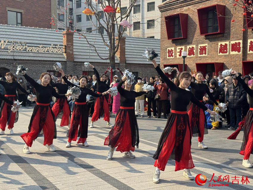 舞蹈《图绘山河 律动南关》。人民网记者 李思玥摄