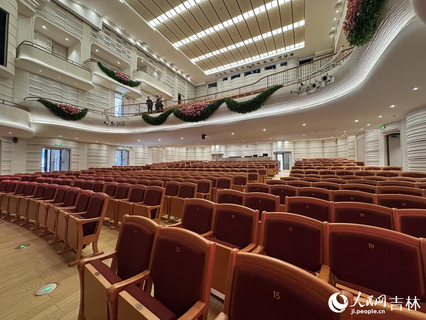 修繕后的音樂廳內部。人民網記者 李思玥攝