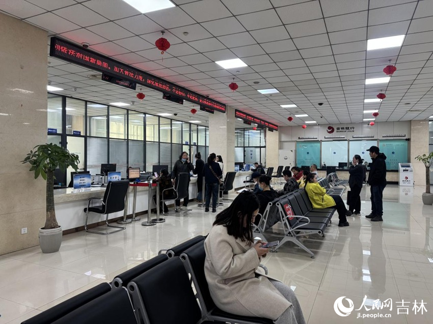 长春市宽城区政务服务中心。人民网记者 李思玥摄