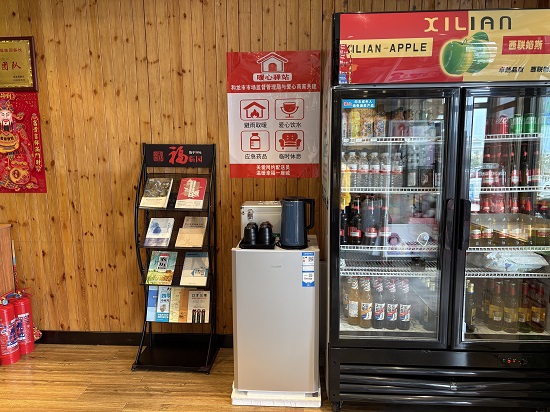 和龙市市监局与商家共建暖心驿站。