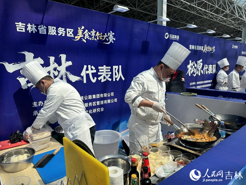来自全省9个市州及蛟河地区的10支参赛队伍同台竞技。人民网记者 李思玥摄
