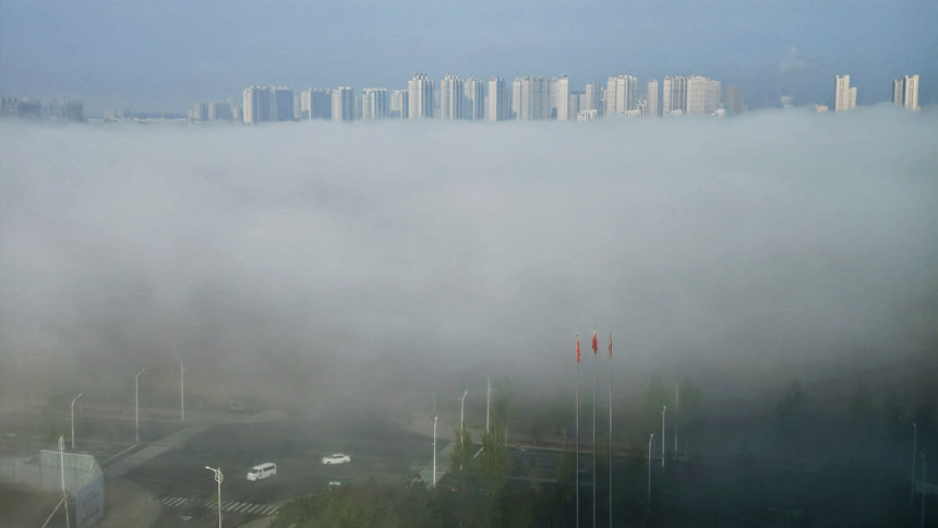 5月7日，长春出现“天空之城”景观。人民网记者 李成伟摄