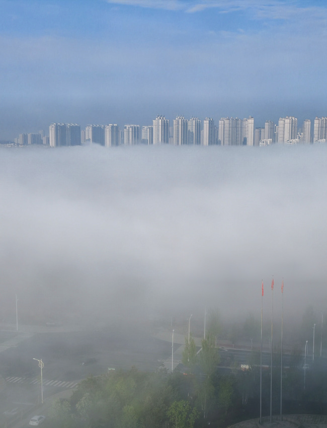 5月7日，长春出现“天空之城”景观。人民网记者 李成伟摄