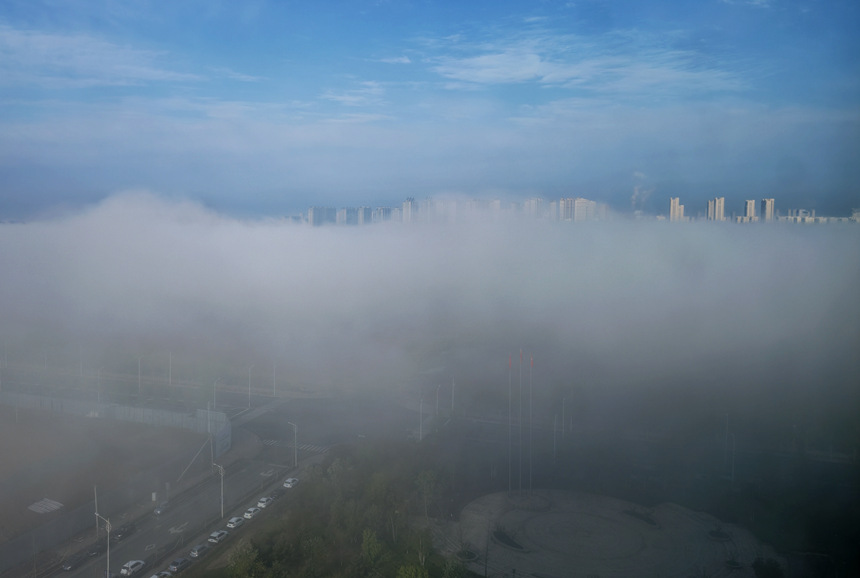 5月7日，长春出现“天空之城”景观。人民网记者 李成伟摄