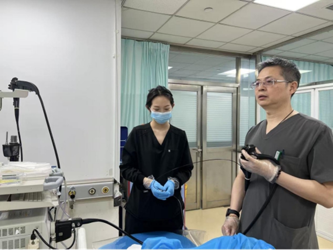 吉大三院消化内镜中心刘洋教授在镇赉县中医院诊疗