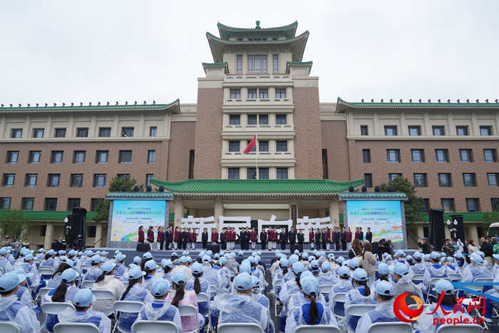 活动上，新民少年朗诵《新民少年》。人民网记者 李洋摄