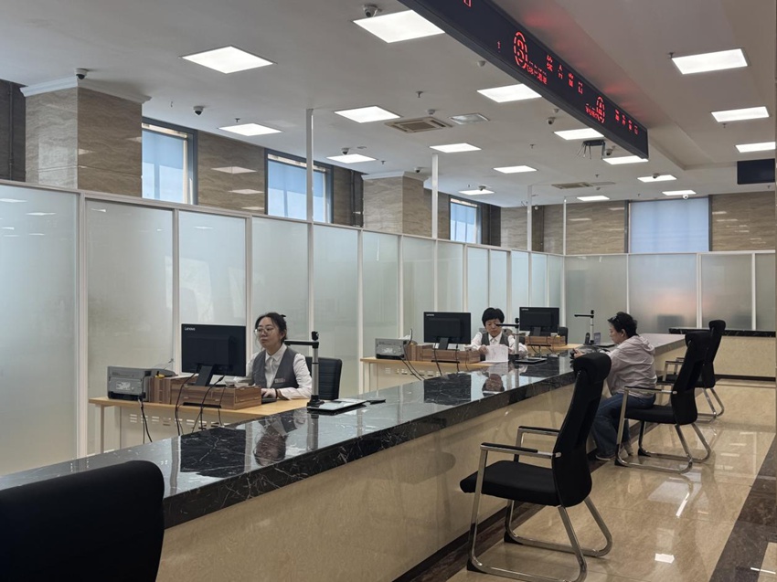 长春市朝阳区政务服务中心办事大厅。