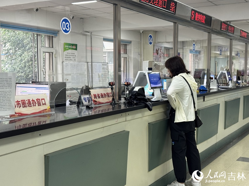 都市圈通办窗口和“跨省通办”窗口。人民网记者 李思玥摄