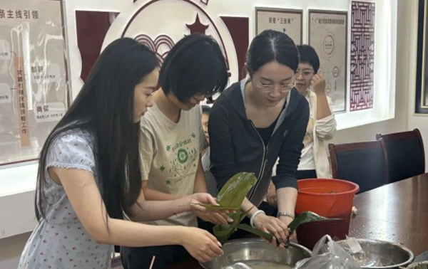 端午包粽傳溫情 走訪慰問送安康