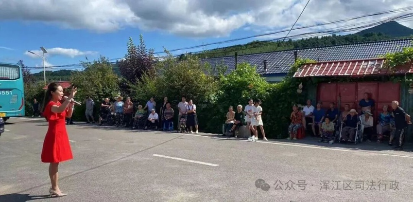 七道江镇旱沟村组织辖区村民参加活动。