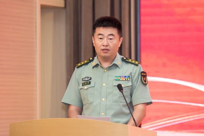轉業軍官代表王成昆作表態發言。