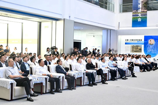 9月4日，开发区改革发展暨中国光电城项目建设推进大会在经开区召开。赵滨 摄