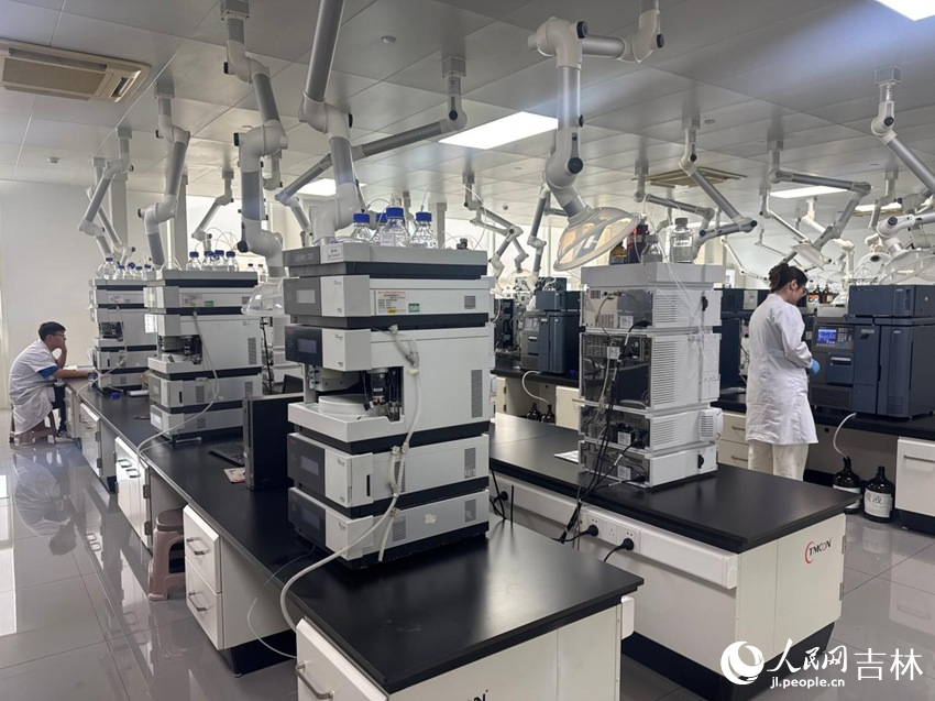 吉林万通药业集团有限公司研发中心。人民网记者 李思玥摄