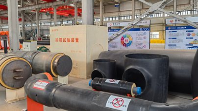 行进中国丨保温管道的“无缝”功夫在长春市二道区，有一家拥有无缝一体化保温管件等多项国内领先专利技术的生产企业——吉林省汇华管道工程有限公司。