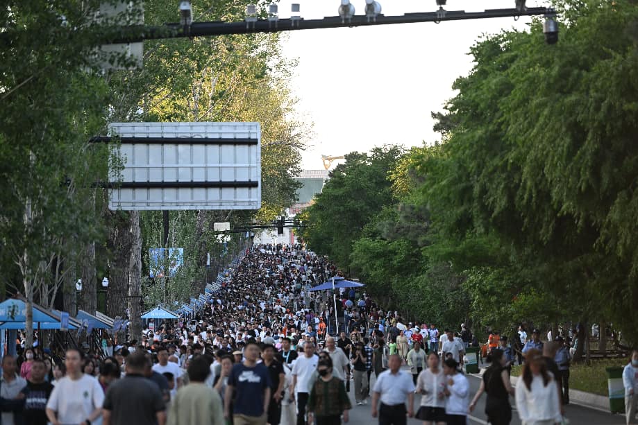 5月30日、31日，新民大街举行“东北超爽 欢聚新民”主题活动，再次开启步行模式。