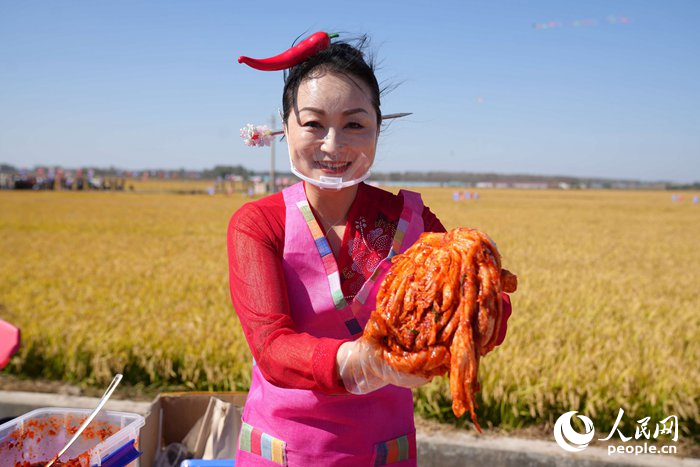 活动上满是丰收的喜悦。人民网记者 李洋摄