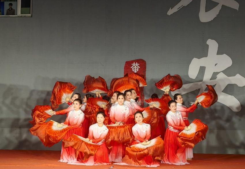 辽塔游园国风文化嘉年华文艺展演现场
