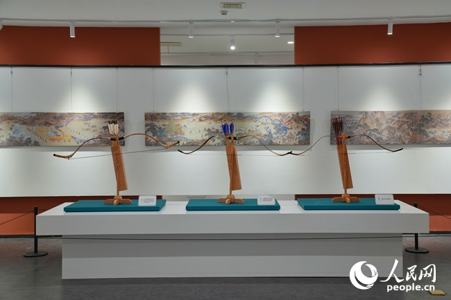 本次大会上，“呦呦鹿鸣”盛京围场与东丰皇家鹿苑图片展同步启动。人民网记者 李洋摄