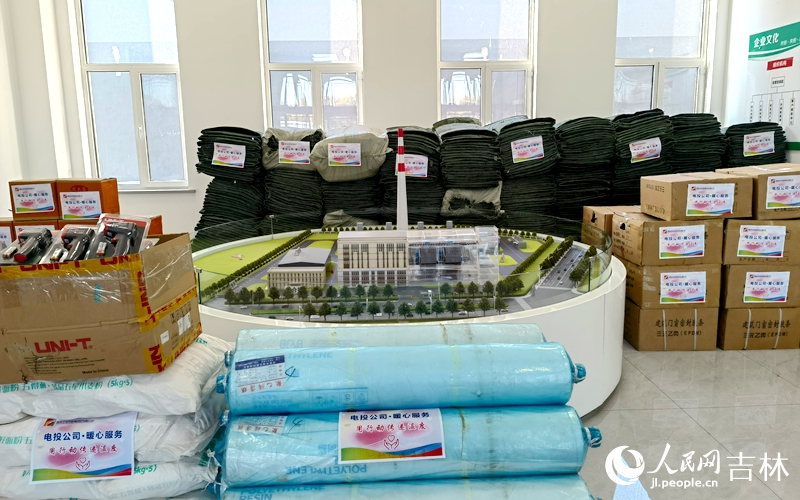 10月16日，德惠电投能源科技有限公司辅助取暖设备已到位，准备发放。人民网记者 马俊华摄