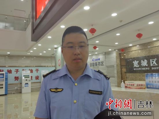 长春市市场监督管理局登记注册处一级主任科员陶冶接受采访 张开奇/摄