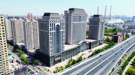 在位于吉林大路与乐群街交会处的吉森春城产业园区，长春数字经济产业大厦项目已成功落位。 （记者 毕馨月摄）