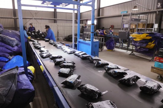 辽源市中通速递有限公司分拣中心分拣现场