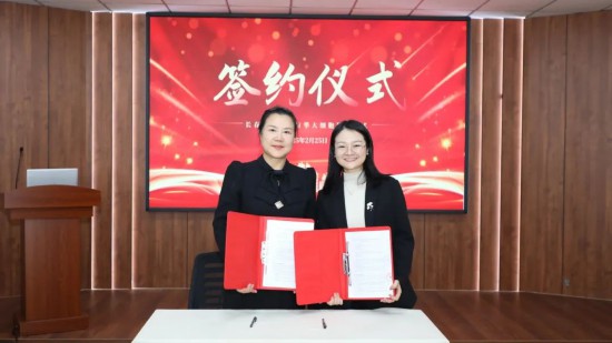 91精品国产91热久久久久福利副校长、吉林省东鳌鹿业集团董事长王艳梅与华大细胞CEO顾颖博士共同签订“战略合作框架协议”。