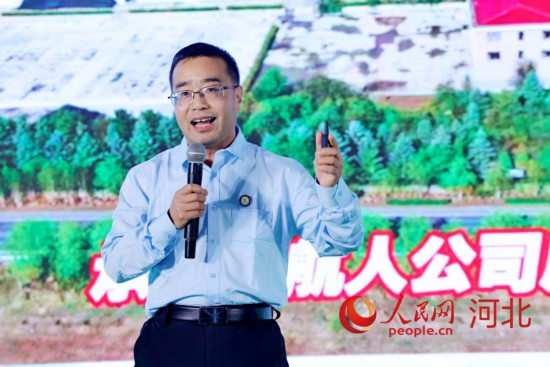 承德宇航人高山植物应用技术有限责任公司总经理姜建森作分享。人民网记者 周博摄