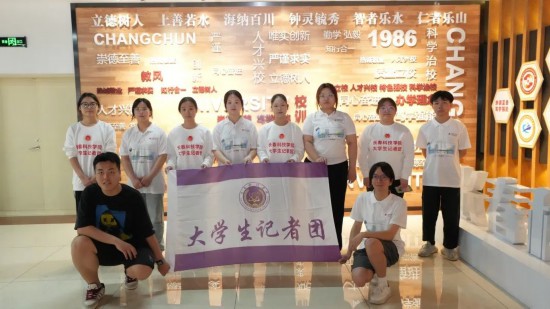 典礼结束后，与会人员参观了校史馆，重温学校发展历程中的奋斗足迹。